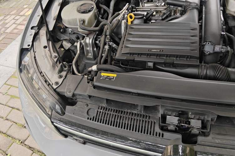 Used Volkswagen Golf 2021 280TSI DSG R-Line Engine Bay Right