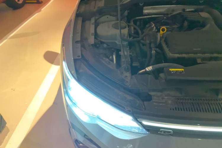 Used Volkswagen Golf 2021 280TSI DSG R-Line Engine Bay Right