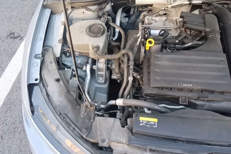 Used Volkswagen Golf 2021 280TSI DSG R-Line Engine Bay Right