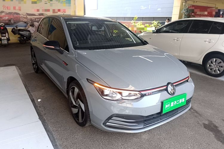 Used Volkswagen Golf 2021 200TSI DSG Pro Front Right 45 Deg