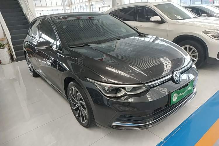 Used Volkswagen Golf 2021 280TSI DSG Pro Front Right 45 Deg