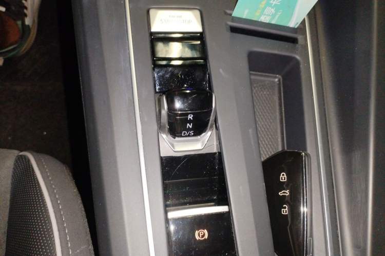 Used Volkswagen Golf 2021 280TSI DSG R-Line Gear Lever