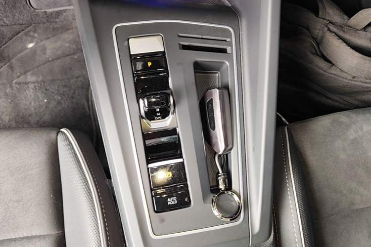 Used Volkswagen Golf 2021 280TSI DSG R-Line Gear Lever