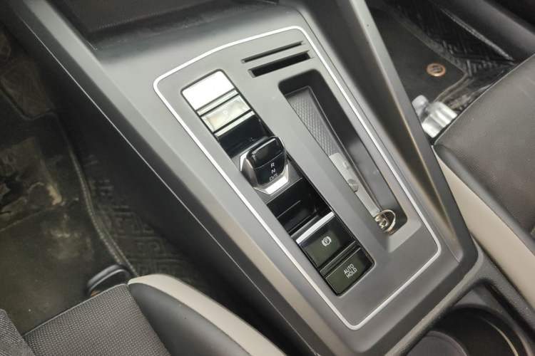 Used Volkswagen Golf 2021 280TSI DSG 30th Anniversary Edition Gear Lever