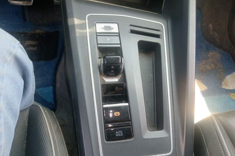 Used Volkswagen Golf 2021 280TSI DSG R-Line Gear Lever