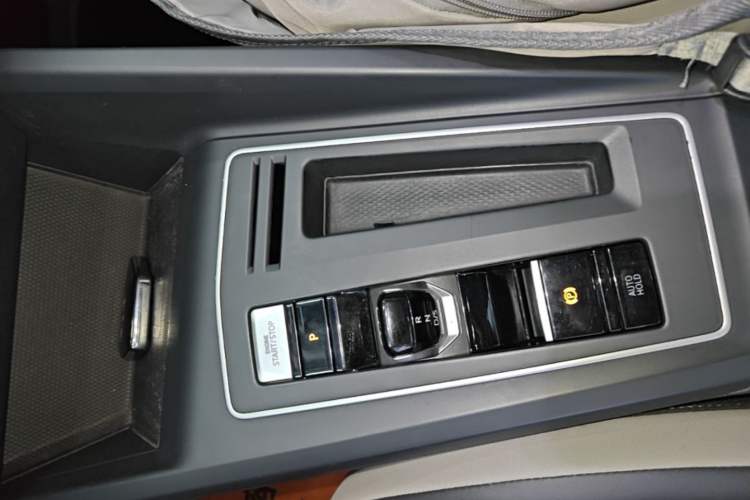 Used Volkswagen Golf 2021 200TSI DSG Pro Gear Lever