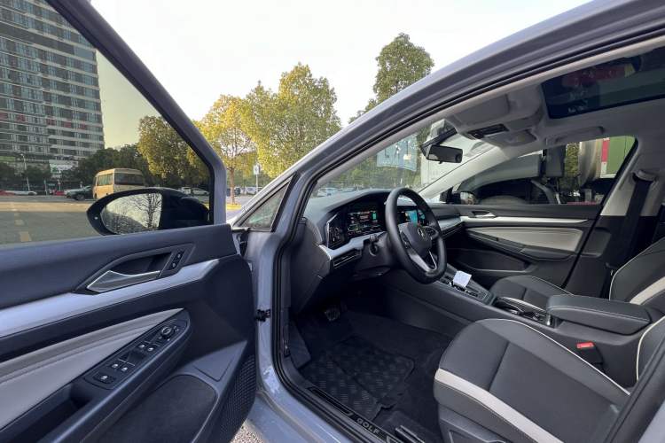 Used Volkswagen Golf 2021 200TSI DSG Pro Interior 1