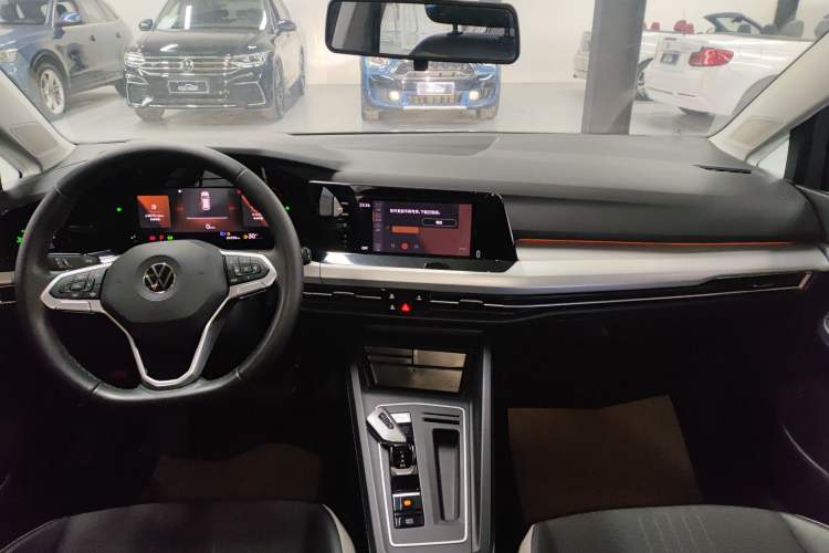 Used Volkswagen Golf 2021 280TSI DSG R-Line Interior 2