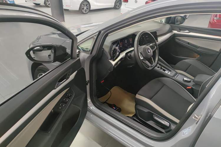 Used Volkswagen Golf 2021 280TSI DSG R-Line Interior 3