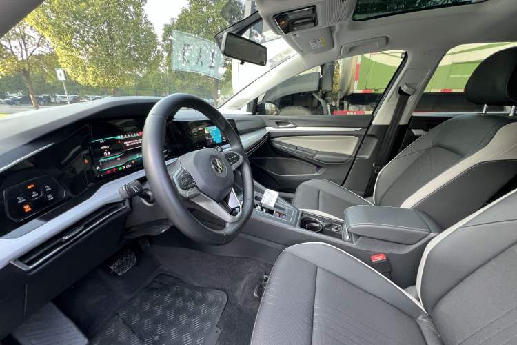 Used Volkswagen Golf 2021 200TSI DSG Pro Interior 5