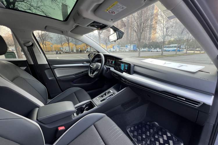 Used Volkswagen Golf 2021 200TSI DSG Pro Interior 6