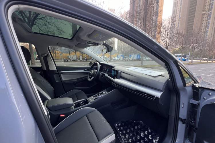 Used Volkswagen Golf 2021 200TSI DSG Pro Interior 8