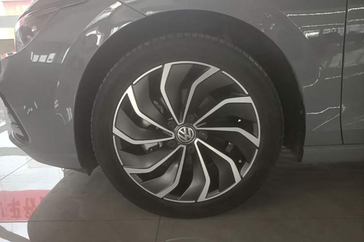 Used Volkswagen Golf 2021 280TSI DSG Pro Left Front Wheel Hub