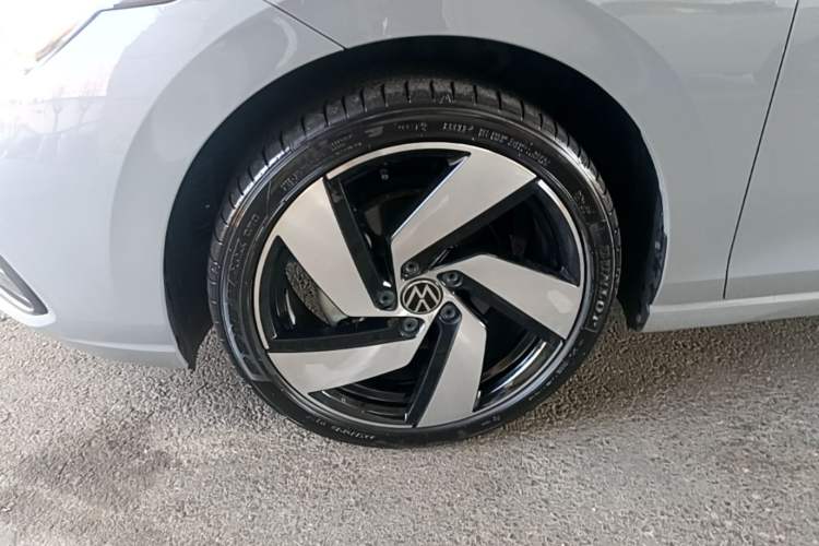 Used Volkswagen Golf 2021 200TSI DSG Pro Left Front Wheel Hub