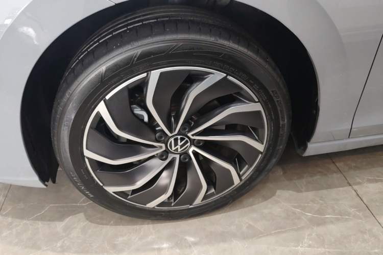 Used Volkswagen Golf 2021 280TSI DSG 30th Anniversary Edition Left Front Wheel Hub