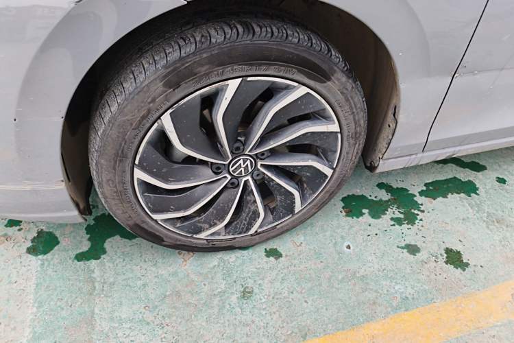 Used Volkswagen Golf 2021 280TSI DSG R-Line Left Front Wheel Hub