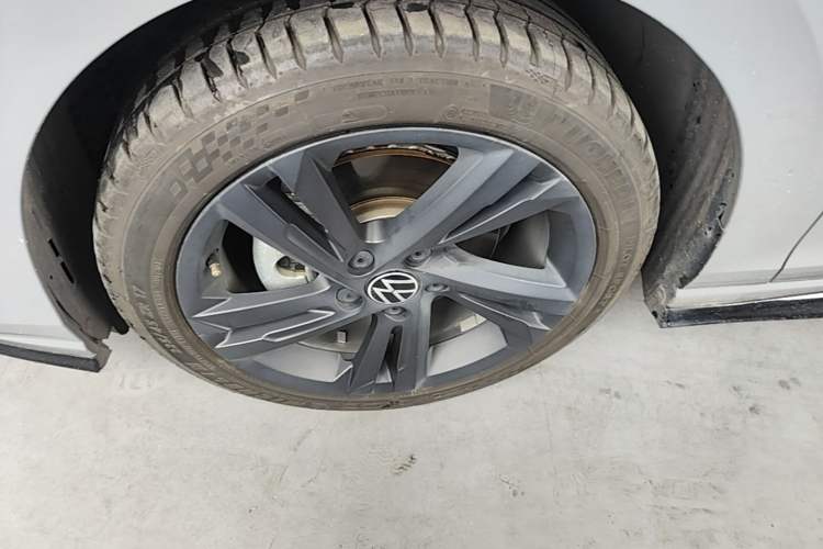 Used Volkswagen Golf 2021 280TSI DSG R-Line Left Front Wheel Hub
