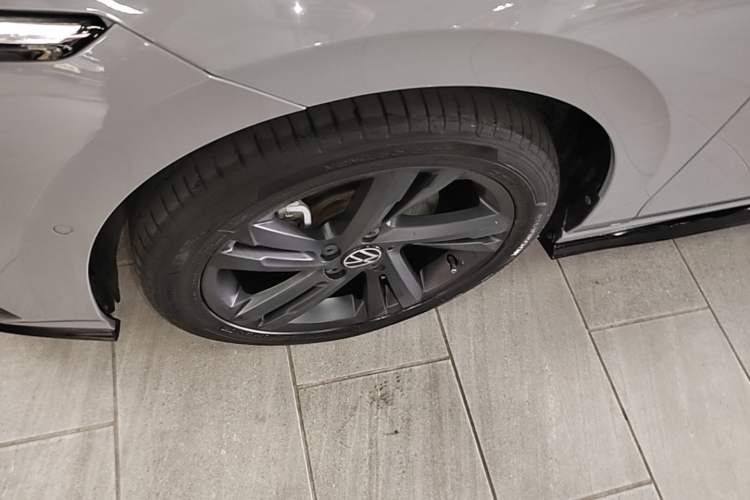 Used Volkswagen Golf 2021 280TSI DSG R-Line Left Front Wheel Hub