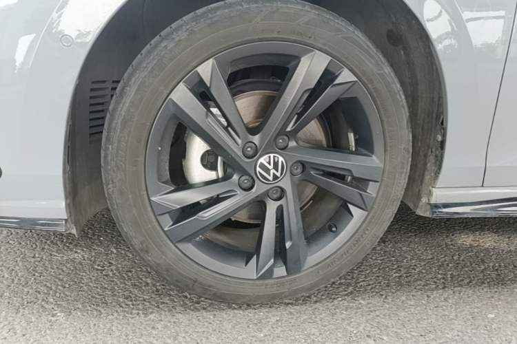 Used Volkswagen Golf 2021 280TSI DSG R-Line Left Front Wheel Hub