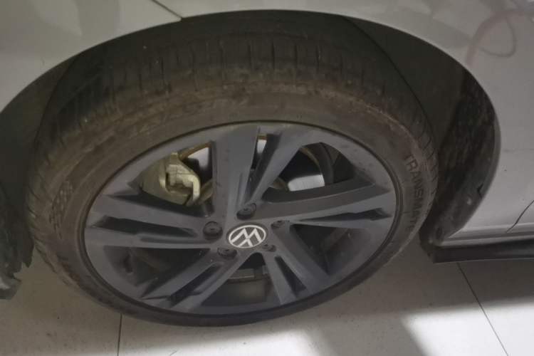 Used Volkswagen Golf 2021 280TSI DSG R-Line Left Front Wheel Hub