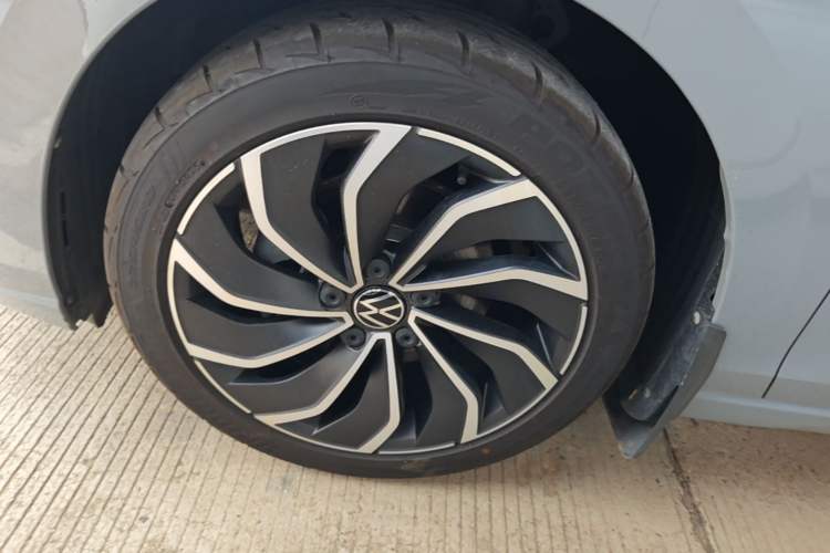 Used Volkswagen Golf 2021 280TSI DSG 30th Anniversary Edition Left Front Wheel Hub