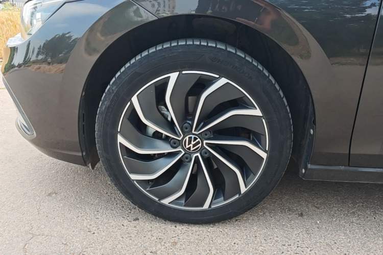 Used Volkswagen Golf 2021 280TSI DSG Pro Left Front Wheel Hub