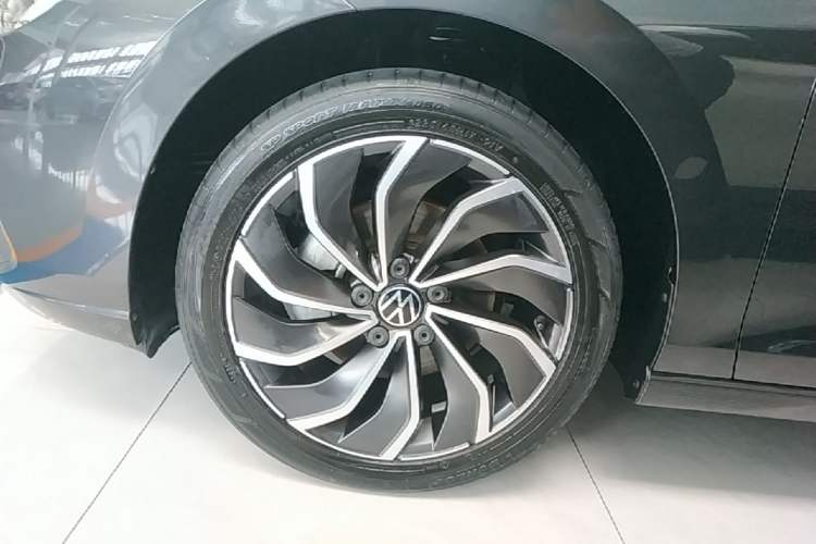 Used Volkswagen Golf 2021 280TSI DSG Pro Left Front Wheel Hub