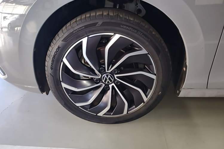 Used Volkswagen Golf 2021 280TSI DSG Pro Left Front Wheel Hub