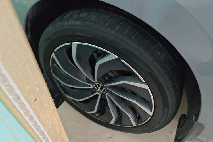 Used Volkswagen Golf 2021 280TSI DSG Pro Left Front Wheel Hub