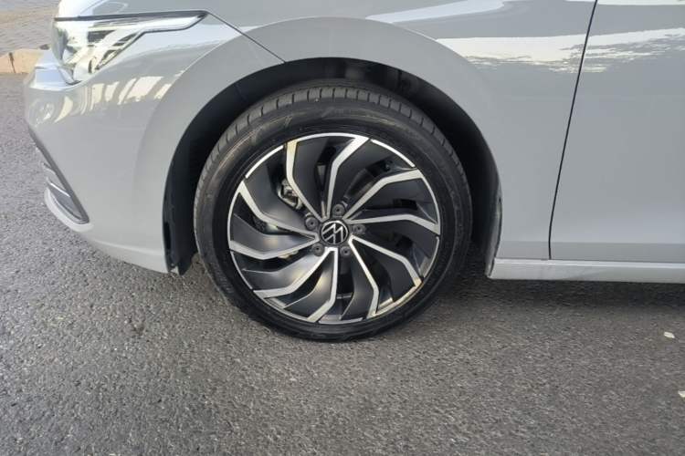 Used Volkswagen Golf 2021 280TSI DSG 30th Anniversary Edition Left Front Wheel Hub