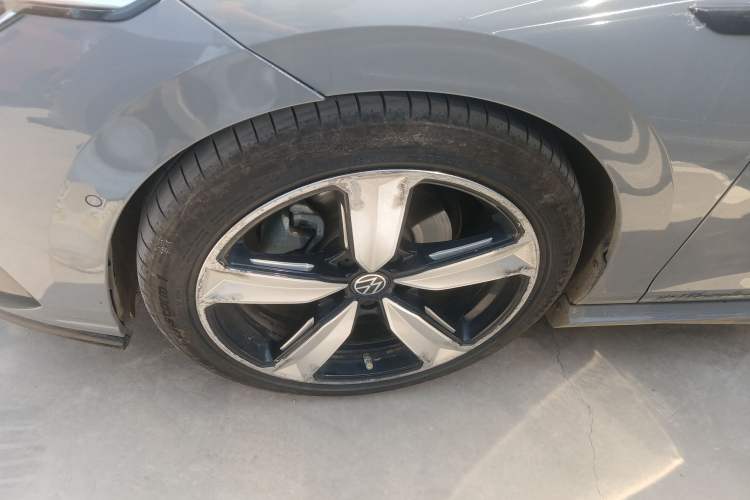 Used Volkswagen Golf 2021 280TSI DSG R-Line Left Front Wheel Hub