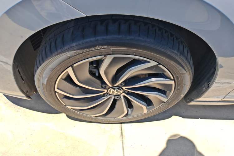 Used Volkswagen Golf 2021 280TSI DSG Pro First Edition Left Front Wheel Hub