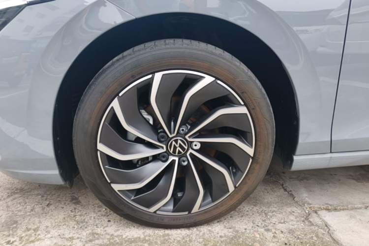 Used Volkswagen Golf 2021 280TSI DSG Pro First Edition Left Front Wheel Hub