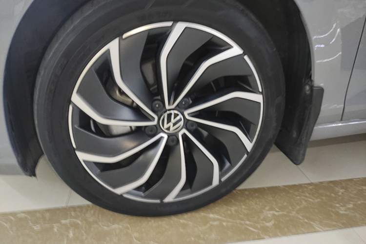 Used Volkswagen Golf 2021 280TSI DSG Pro Left Front Wheel Hub