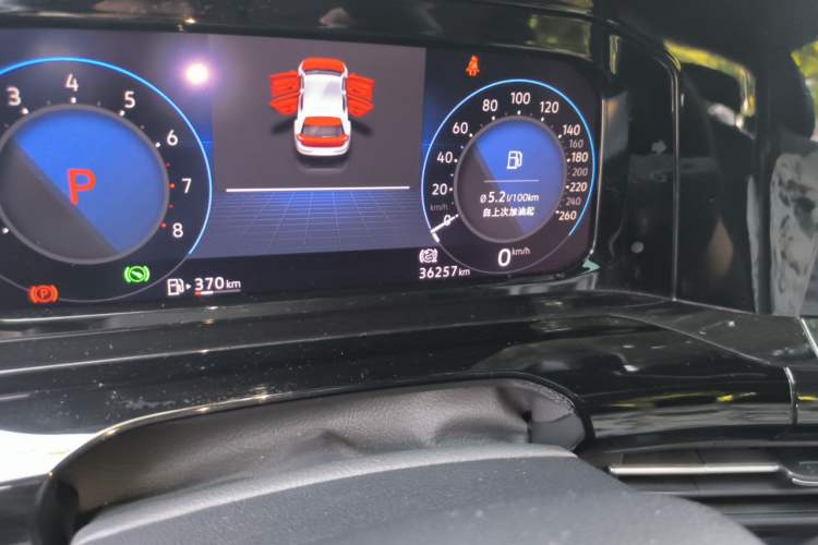 Used Volkswagen Golf 2021 280TSI DSG R-Line Odometer Close Up