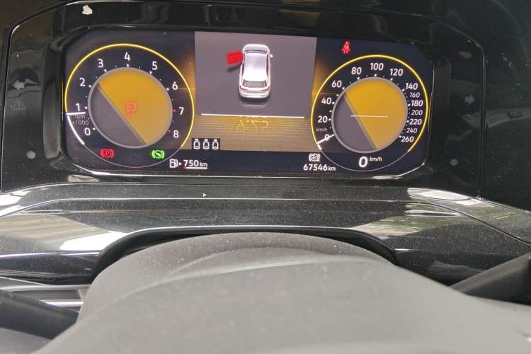 Used Volkswagen Golf 2021 280TSI DSG R-Line Odometer Close Up