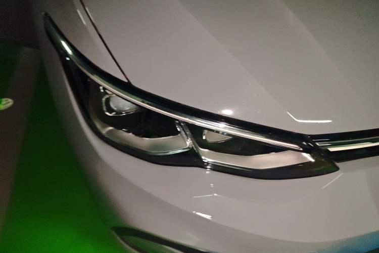 Used Volkswagen Golf 2021 280TSI DSG Pro Right Front Headlight