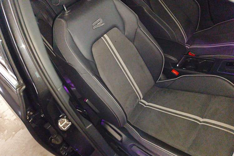 Used Volkswagen Golf 2021 280TSI DSG R-Line Right Front Seat