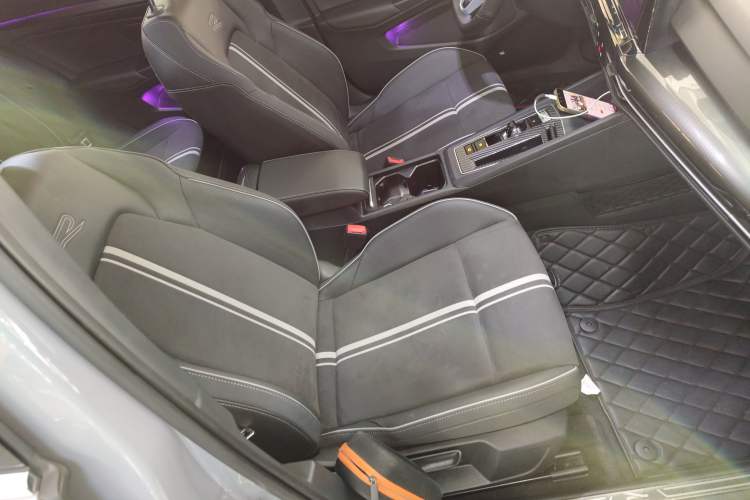 Used Volkswagen Golf 2021 280TSI DSG R-Line Right Front Seat
