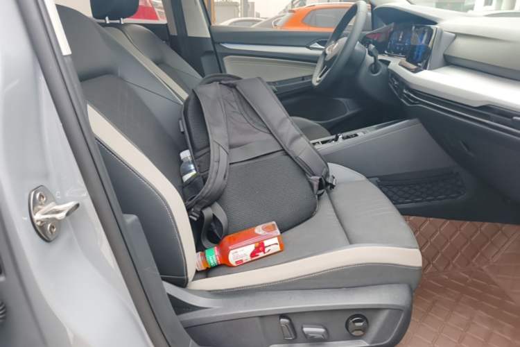 Used Volkswagen Golf 2021 280TSI DSG Pro First Edition Right Front Seat