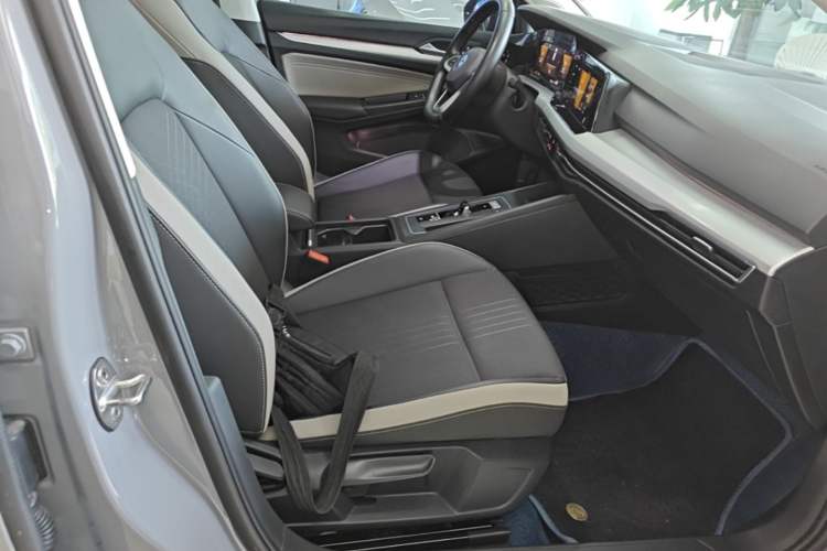 Used Volkswagen Golf 2021 200TSI DSG Pro Right Front Seat