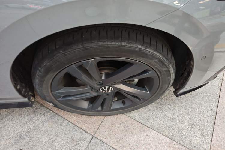 Used Volkswagen Golf 2021 280TSI DSG R-Line Right Front Wheel Hub