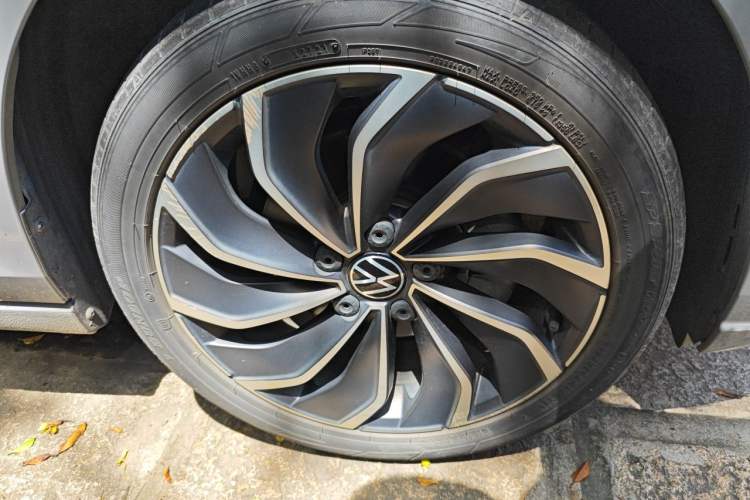 Used Volkswagen Golf 2021 280TSI DSG Pro Right Front Wheel Hub