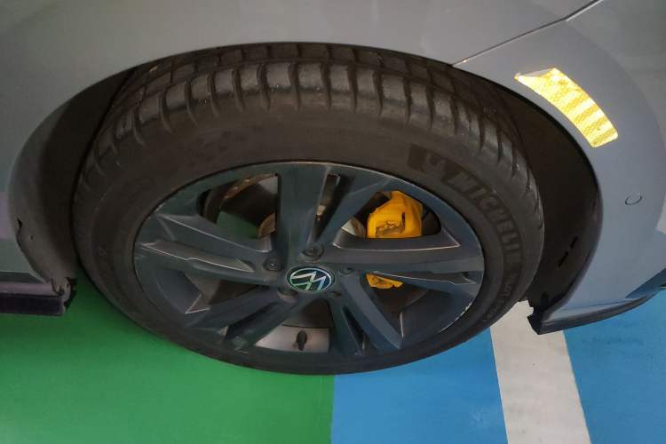 Used Volkswagen Golf 2021 280TSI DSG R-Line Right Front Wheel Hub