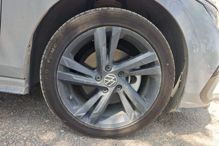 Used Volkswagen Golf 2021 280TSI DSG R-Line Right Front Wheel Hub