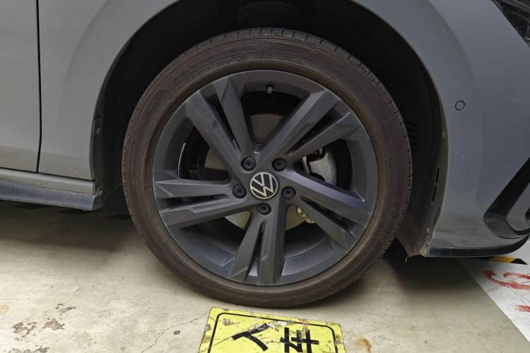 Used Volkswagen Golf 2021 280TSI DSG R-Line Right Front Wheel Hub