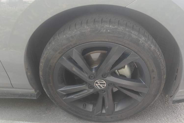Used Volkswagen Golf 2021 280TSI DSG R-Line Right Front Wheel Hub