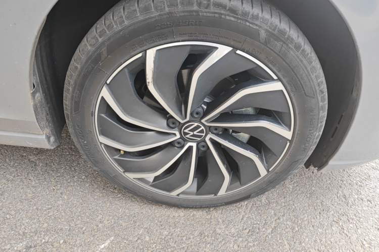 Used Volkswagen Golf 2021 280TSI DSG 30th Anniversary Edition Right Front Wheel Hub