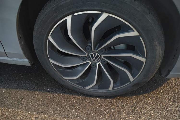 Used Volkswagen Golf 2021 280TSI DSG Pro Right Front Wheel Hub