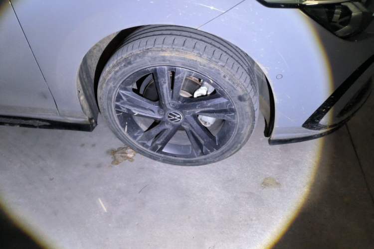 Used Volkswagen Golf 2021 280TSI DSG R-Line Right Front Wheel Hub